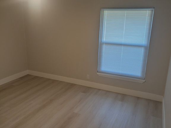 5th image of 27 Sunset Dr #A