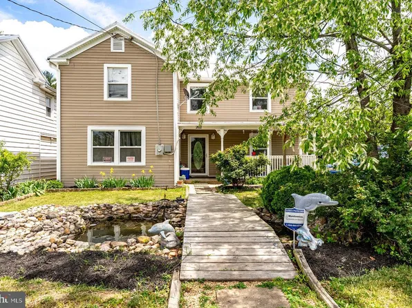 202 Jackson Ave, Elkton, VA 22827