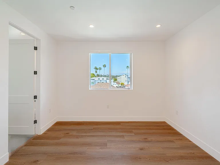 614 1/2 N Rampart Blvd — Photo 43
