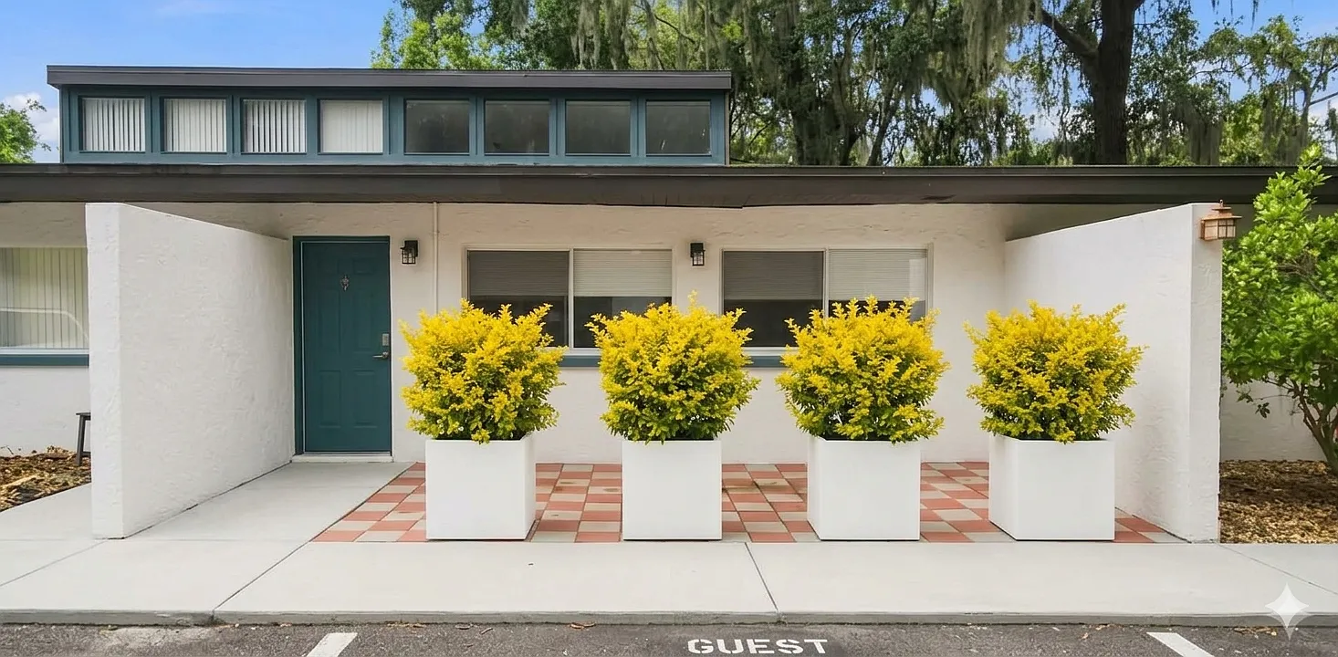 2 bed, 923 sqft, $1,800 — Photo 1