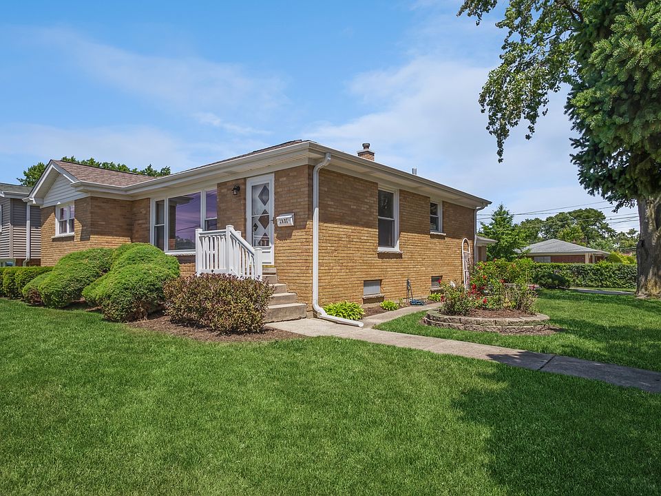 1st image of 2095 Lee St
