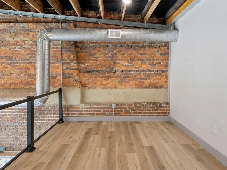 213 E Main St — Photo 3