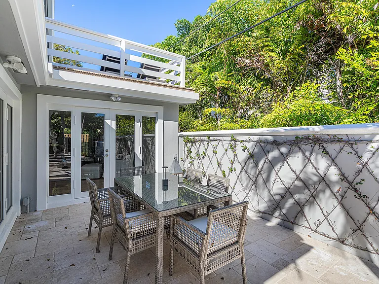 820 Palm Trl — Photo 34