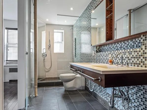 65-35 Yellowstone Boulevard image 20 of 21