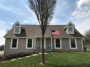 6828 Red Oak Dr, Shawnee, KS 66217