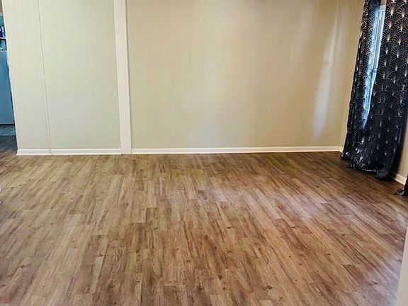 3rd image of 909 Clarks Bluff Rd