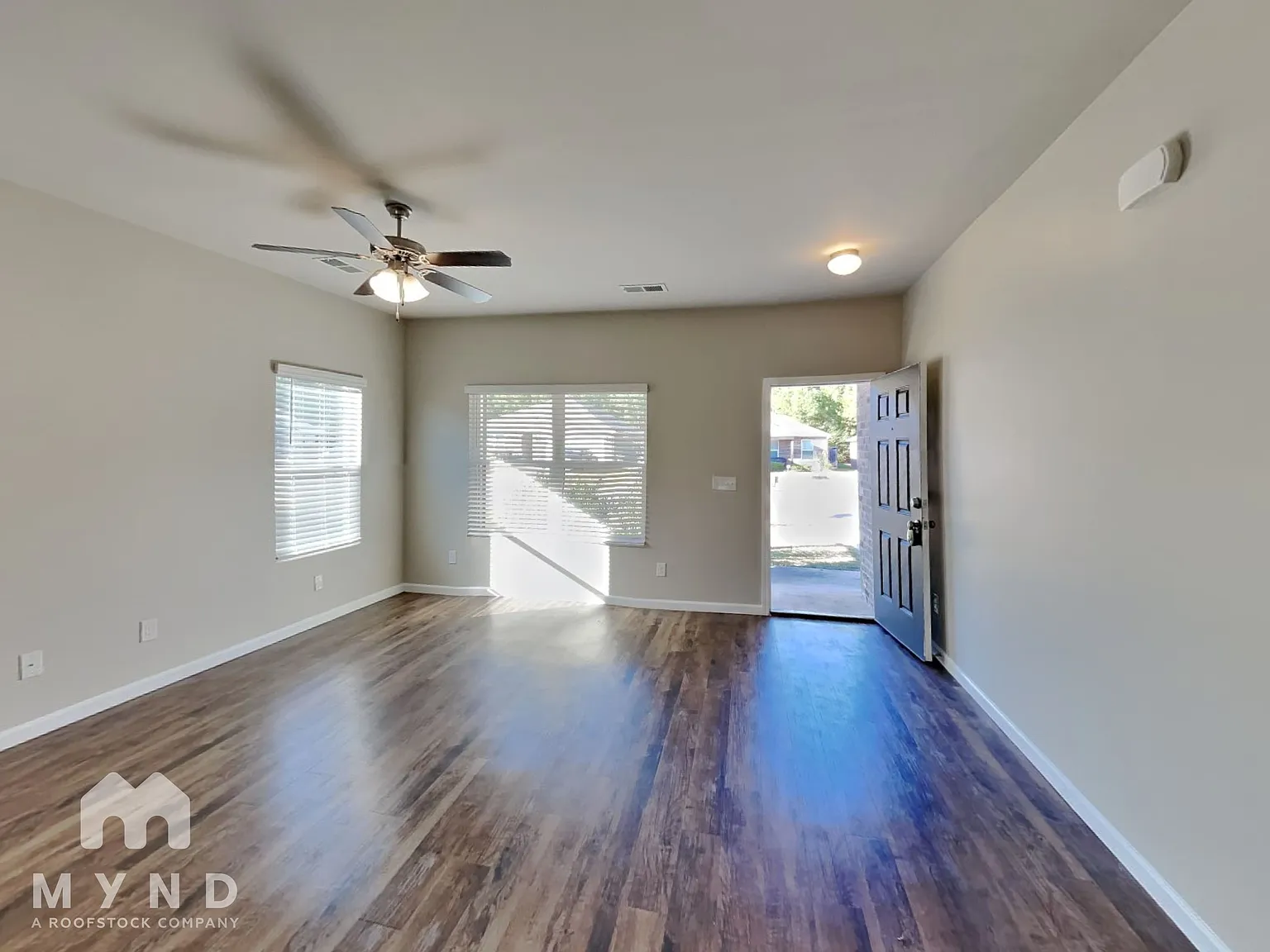 3 bed, 2.5 bath, 1499 sqft, $1,475 — Photo 4