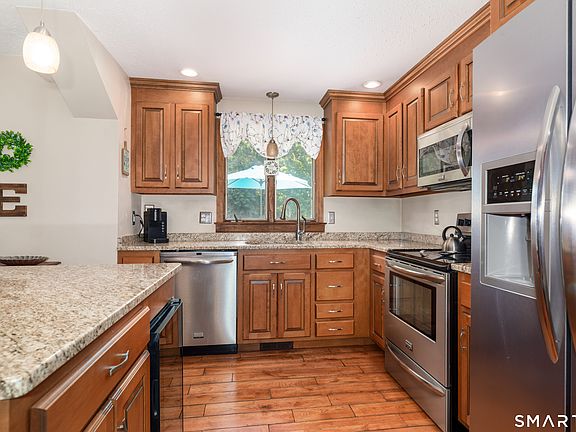 5th image of 81 White Oak Drive