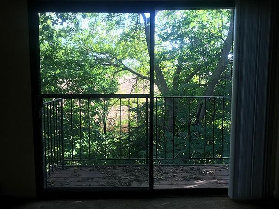 3rd image of 885 Westmoreland Dr APT 16