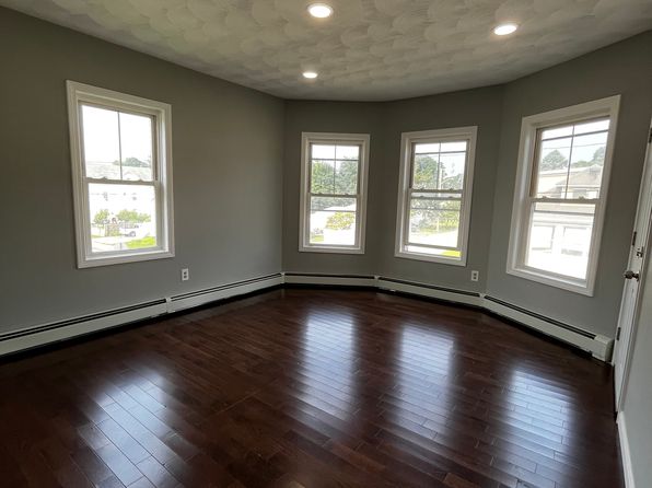 136 2nd St APT 2