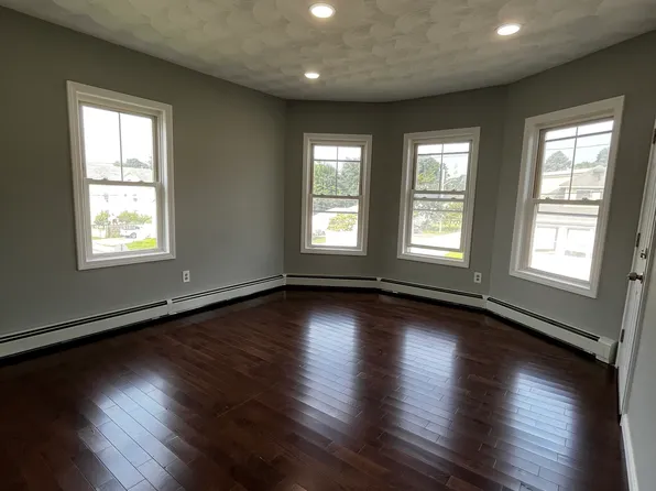 136 2nd St APT 2, East Providence, RI 02914