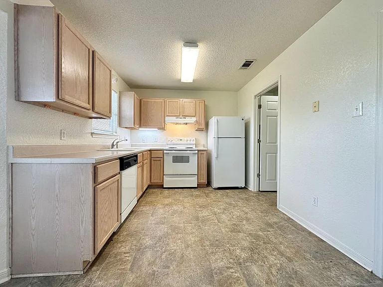 2508 Edgefield St — Photo 8