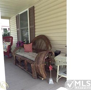 3rd - Porch 2.JPG