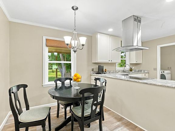 4th image of 902 40th St E