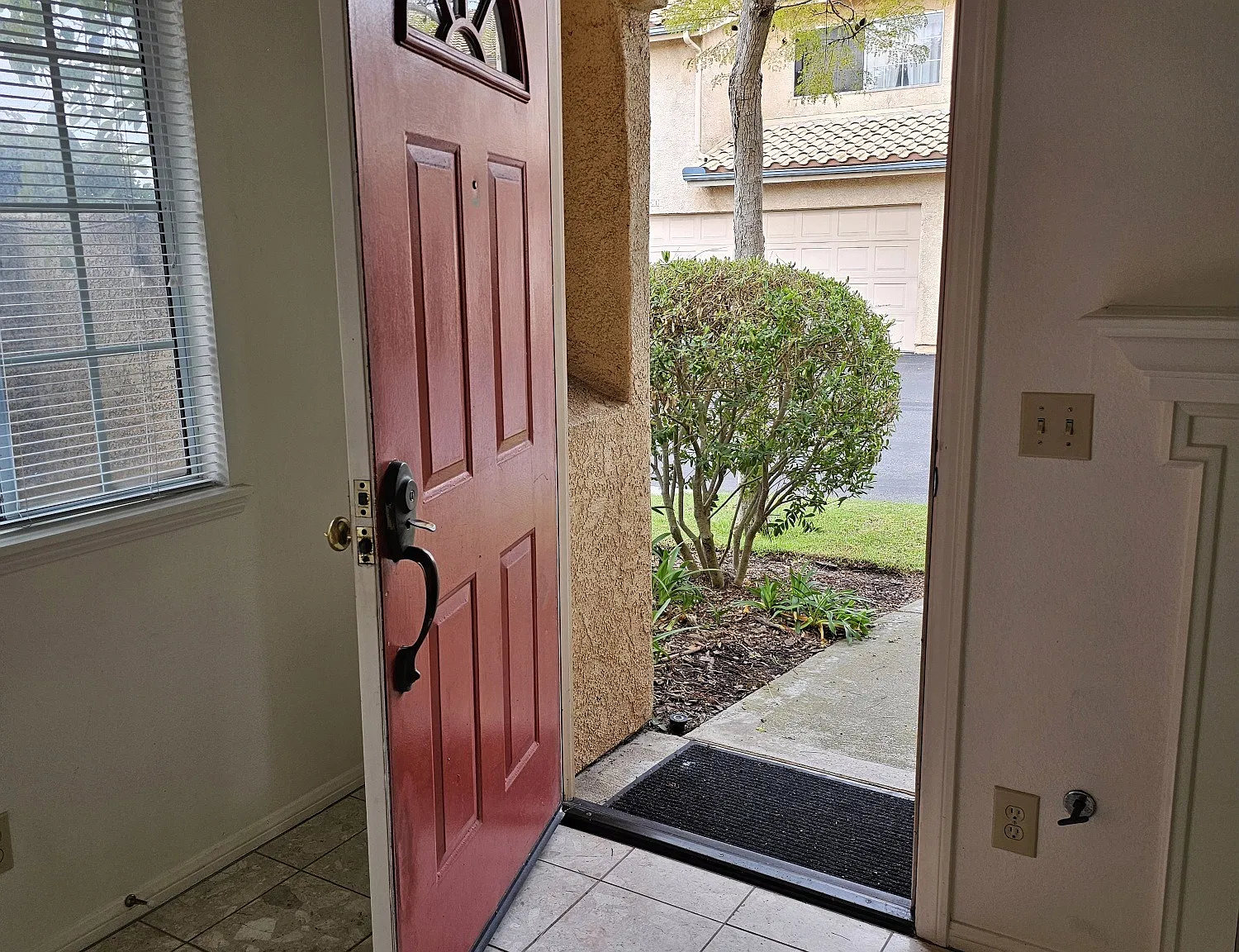 3 bed, 2.5 bath, 1600 sqft, $4,500 — Photo 4