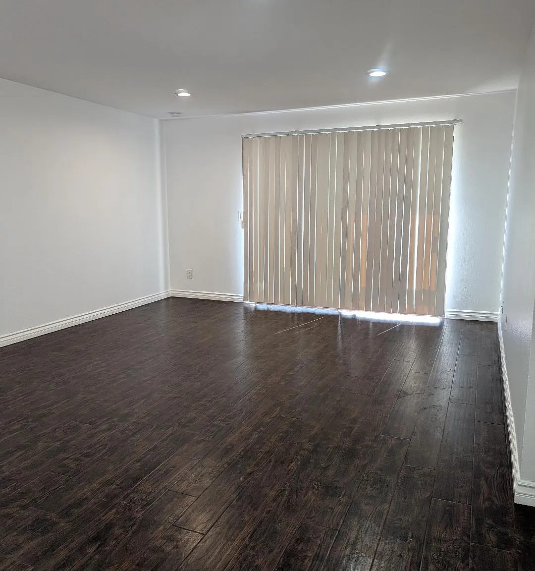 2 bed, 900 sqft, $2,600 — Photo 2