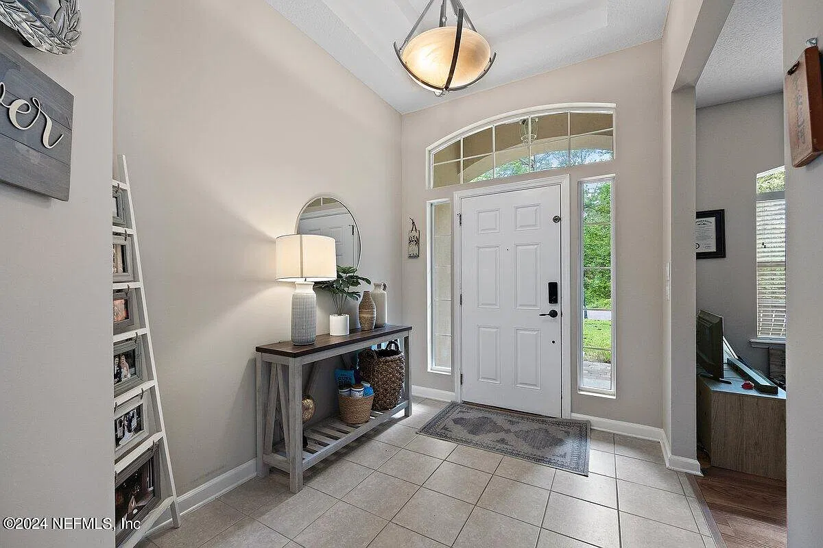 3 bed, 2.0 bath, 1948 sqft, $2,500 — Photo 3