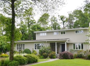 11 Old Farm Rd, Fairfield, CT 06825