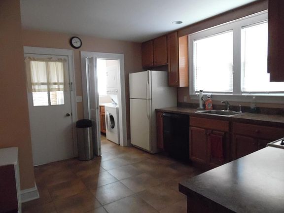 3rd image of 126 Kingsley Ave