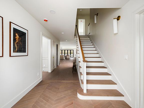 3rd image of 1869 Tewksbury Rd