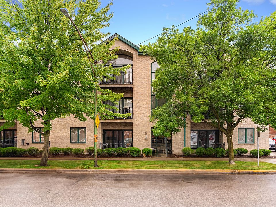 1st image of 3154 N Oleander Ave APT 3C