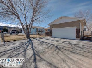 205 Overland Trl, Glenrock, WY 82637