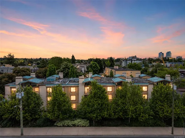 1055 Hillside Ave #204, Victoria, BC V8T 2A4