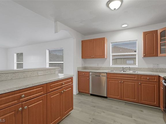 5th image of 5224/5226 26th St SW