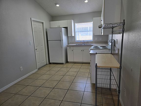 5th image of 6926 Wildwood Oak Dr