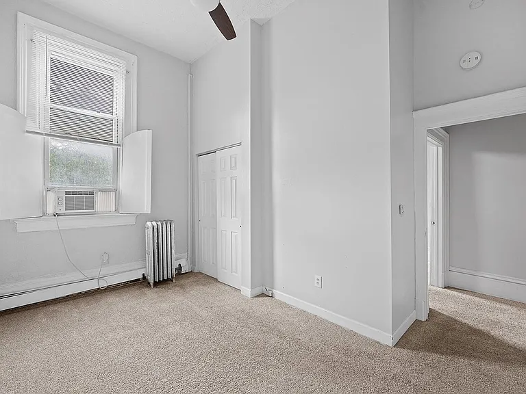 2419 Vine St #1 — Photo 8