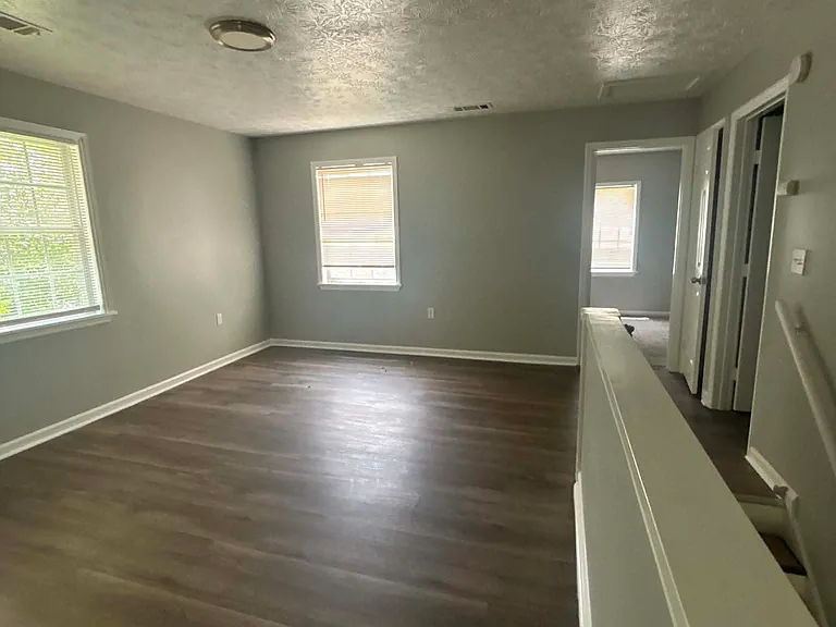 920 Lamore St — Photo 31