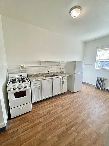 25 Broezel St Photo 1