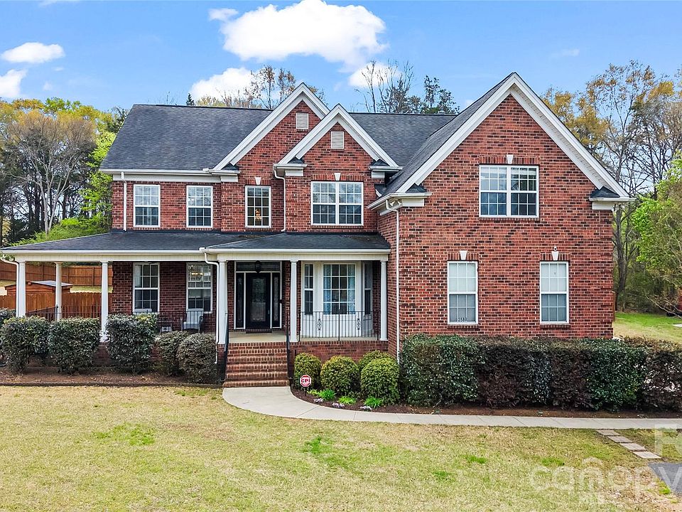 1st image of 2589 Shamrock Rd