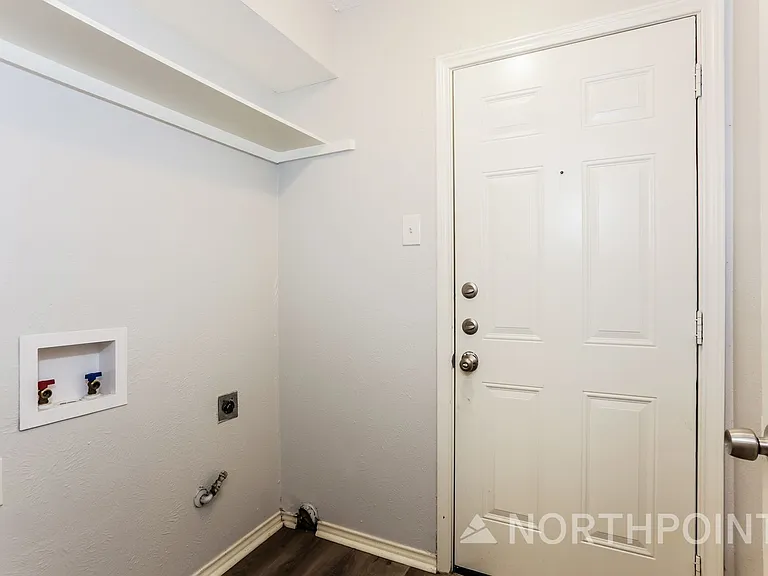 422 Ash Ln — Photo 13