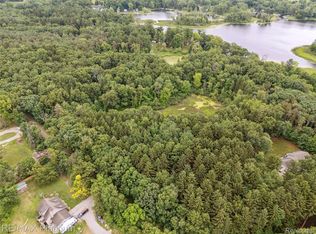 101 Buckhorn Lake Rd, Holly, MI 48442