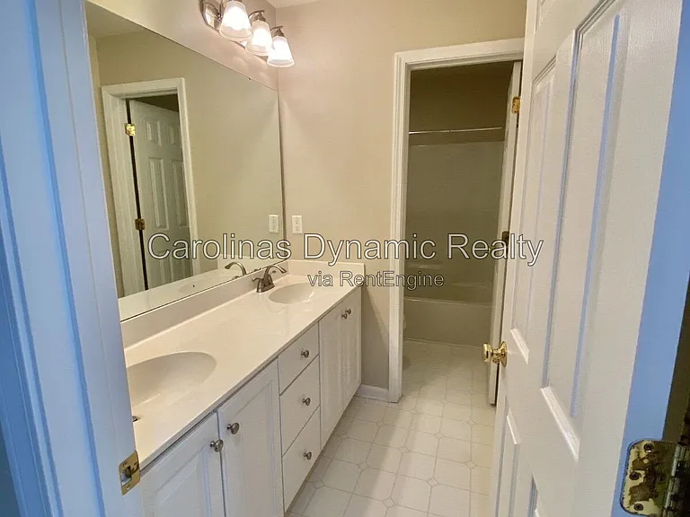 605 Queenswater Ln — Photo 29