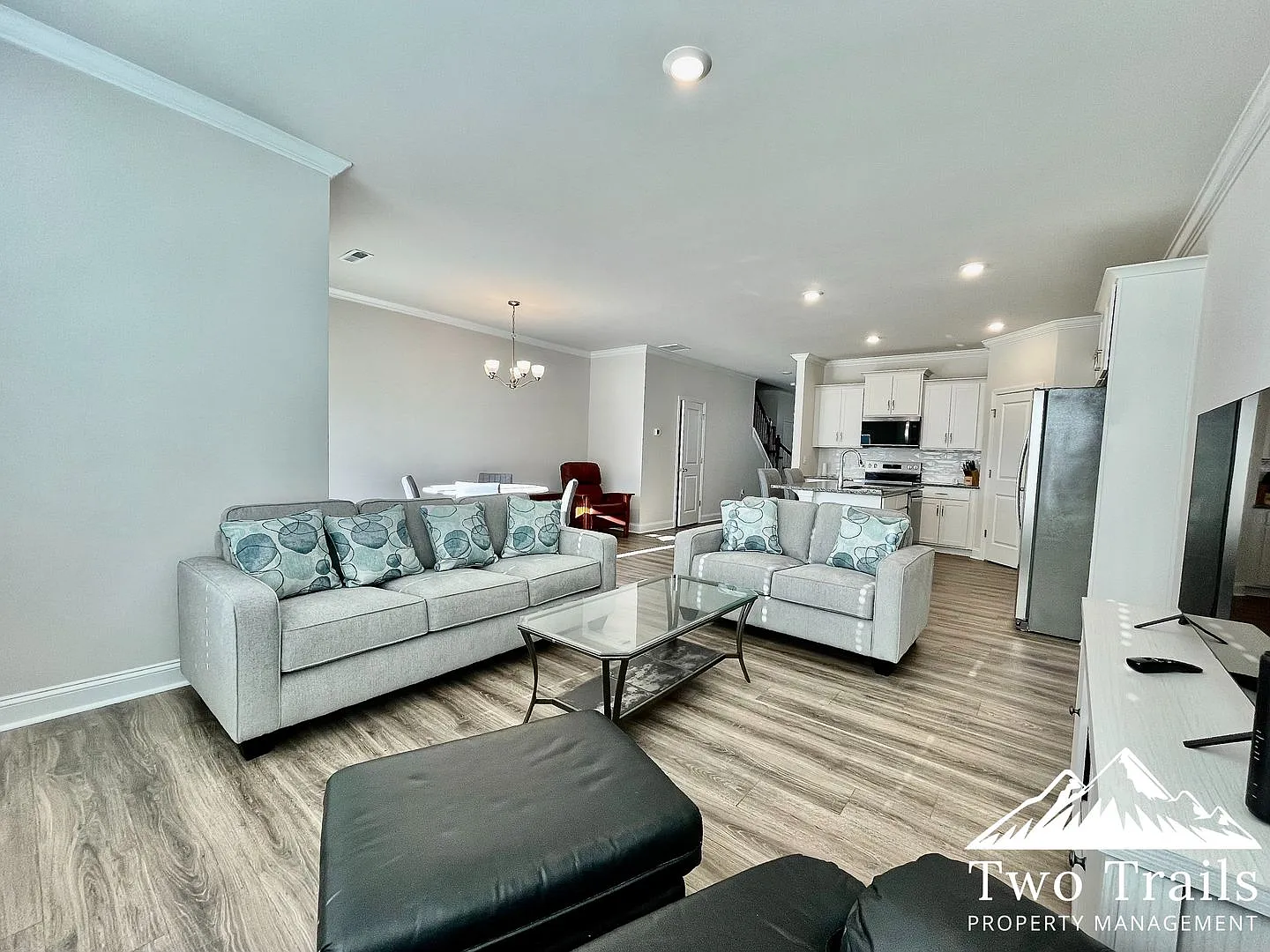 Fully Furnished New Construction — Photo 4