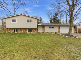 6780 Post Oak Dr, West Bloomfield, MI 48322