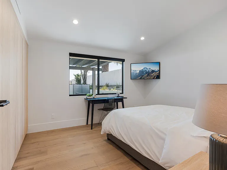 5718 Wallis Ln — Photo 24