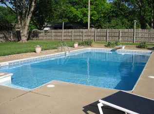 2526 SE Alexander Dr, Topeka, KS 66605