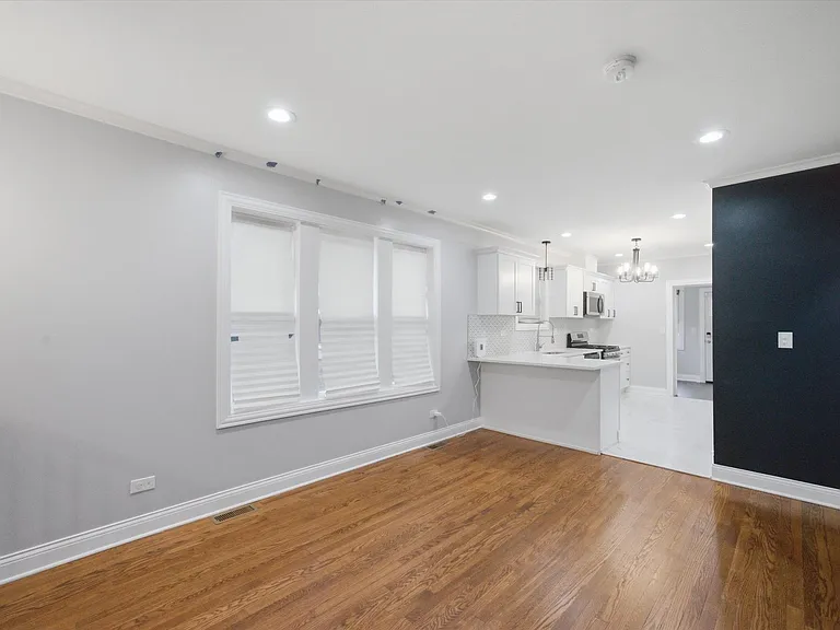 8326 S Luella Ave — Photo 7