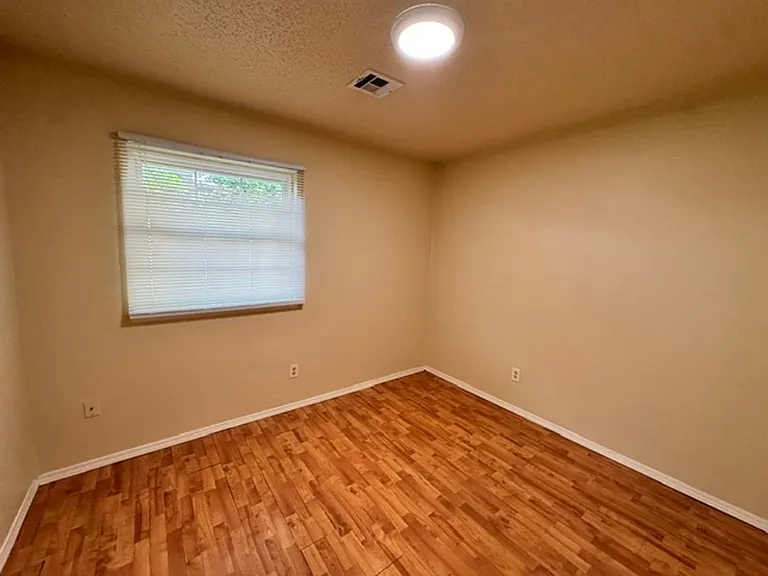 1004 Penn Ln — Photo 9