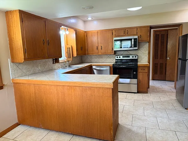 1932 S Glencrest Ave — Photo 2
