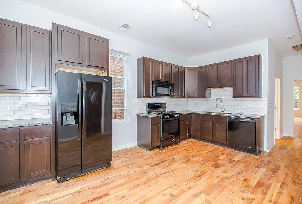 3 bed, 1200 sqft, $2,500 — Photo 1