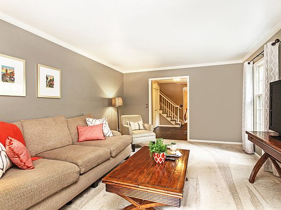 5th image of 2777 Hickorywood Ln SE