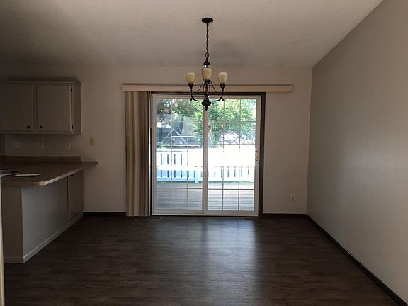 3rd image of 1530 Highland Dr