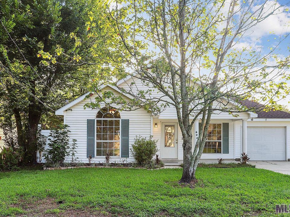 1st image of 604 Camelia Ave