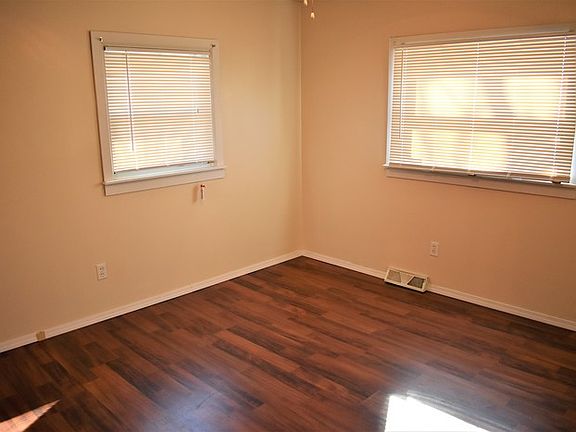 4th image of 701 Cherryvale Dr