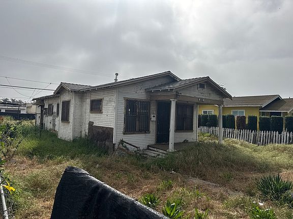 3rd image of 928 S Oak St