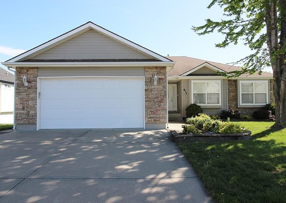 1st image of 617 NW Albatross Dr